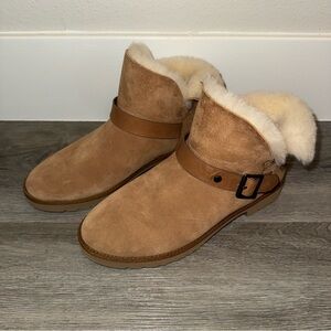 SIZE US 7 NWT UGG ROMELY SHORT BUCKLE BOOTS IN CHESTNUT